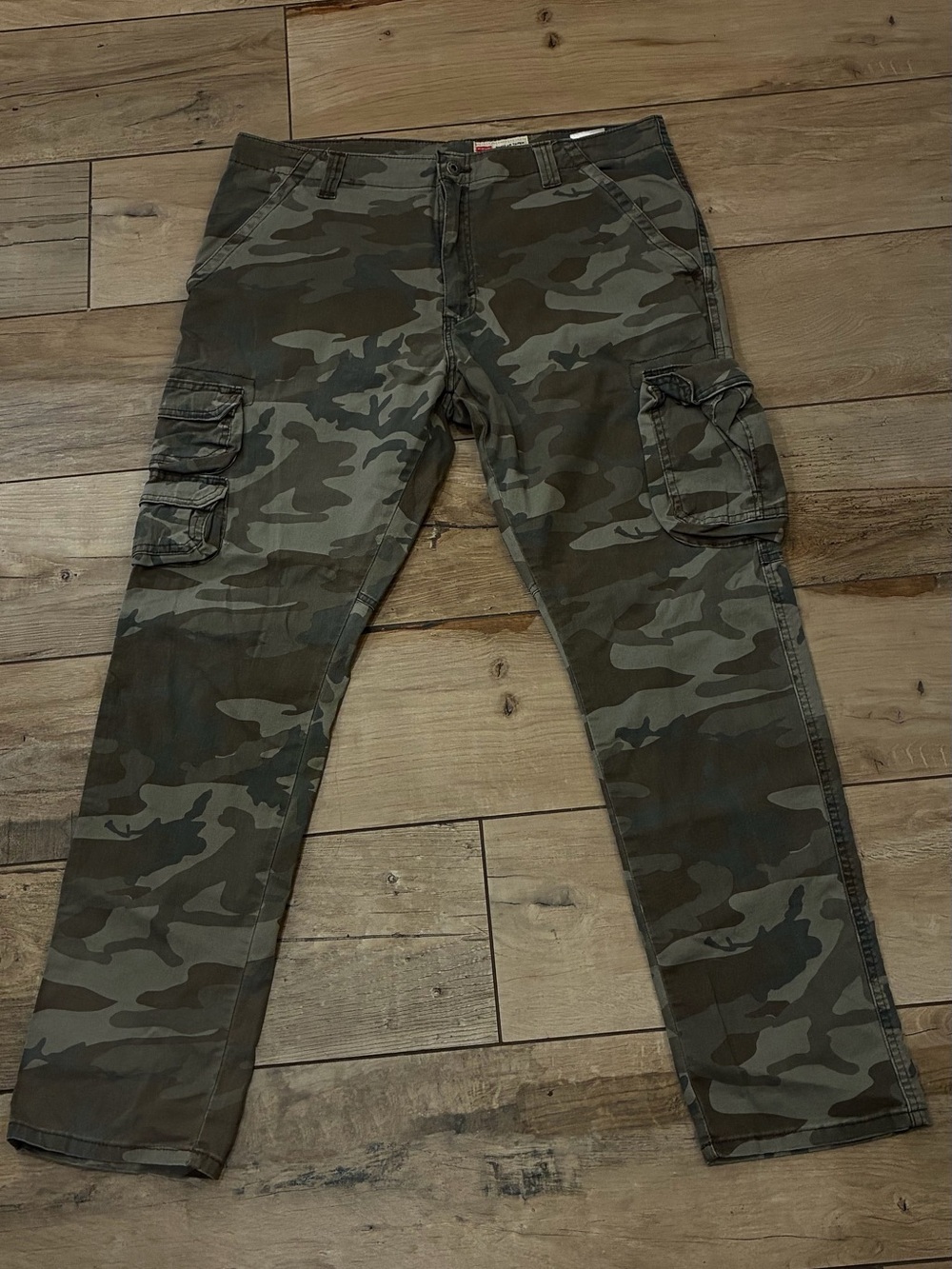 Wrangler Men’s slim regular taper Straight Camo Cargo pants  - camouflage